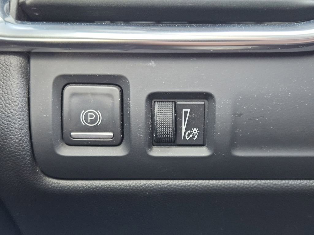 Used 2023 Cadillac XT4 Sport FWD image 25
