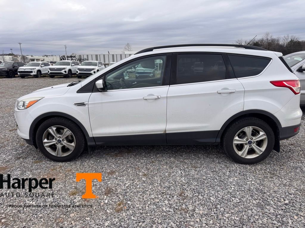 Used 2015 Ford Escape SE w/ Equipment Group 201A image 2