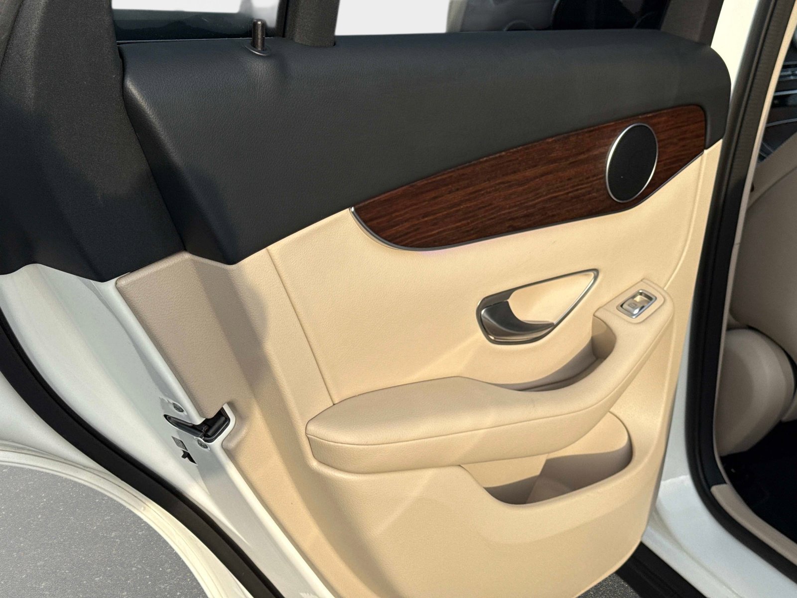 Used 2022 Mercedes-Benz GLC 300 4MATIC w/ Premium Package Lite image 14