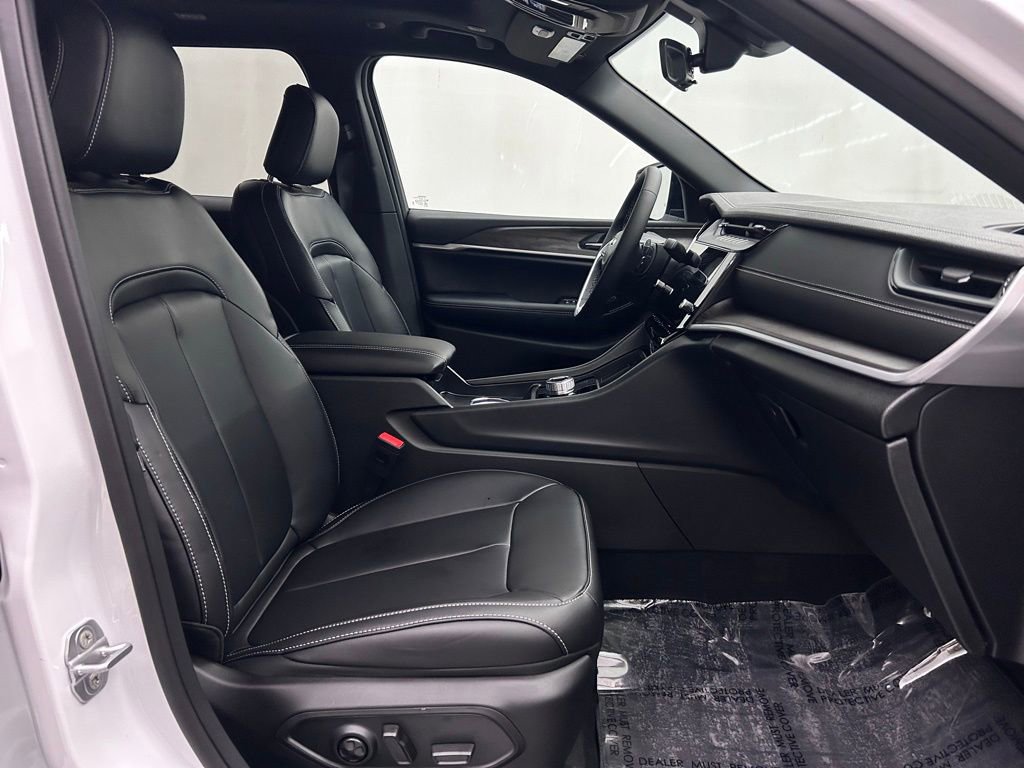 New 2026 Jeep Grand Cherokee Limited w/ Limited Altitude Package image 17