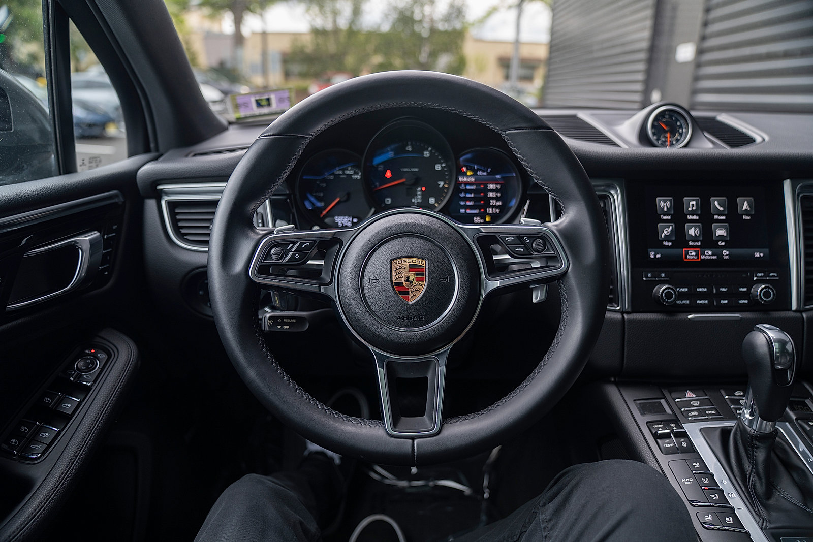 Certified 2018 Porsche Macan AWD/4WD image 6