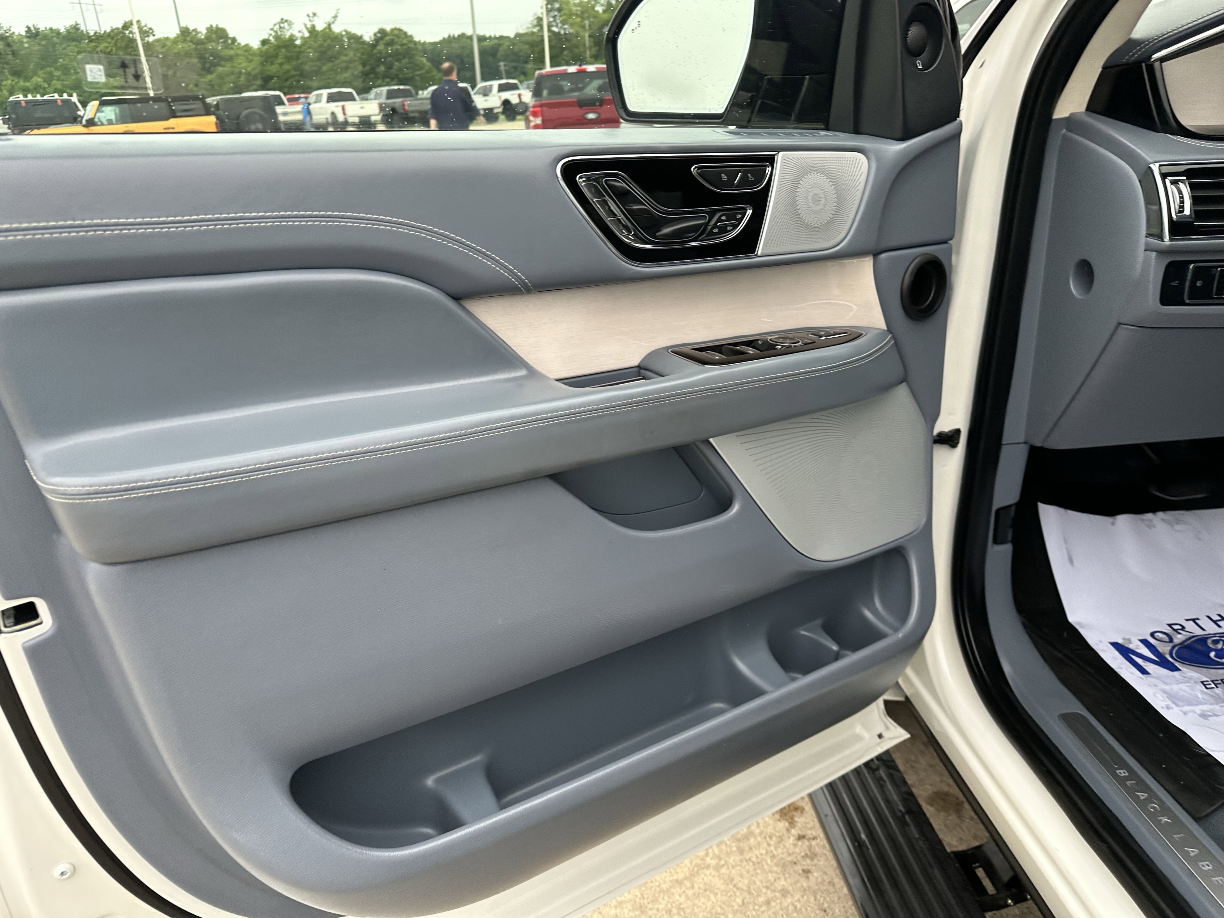 Used 2024 Lincoln Navigator Black Label AWD/4WD image 11