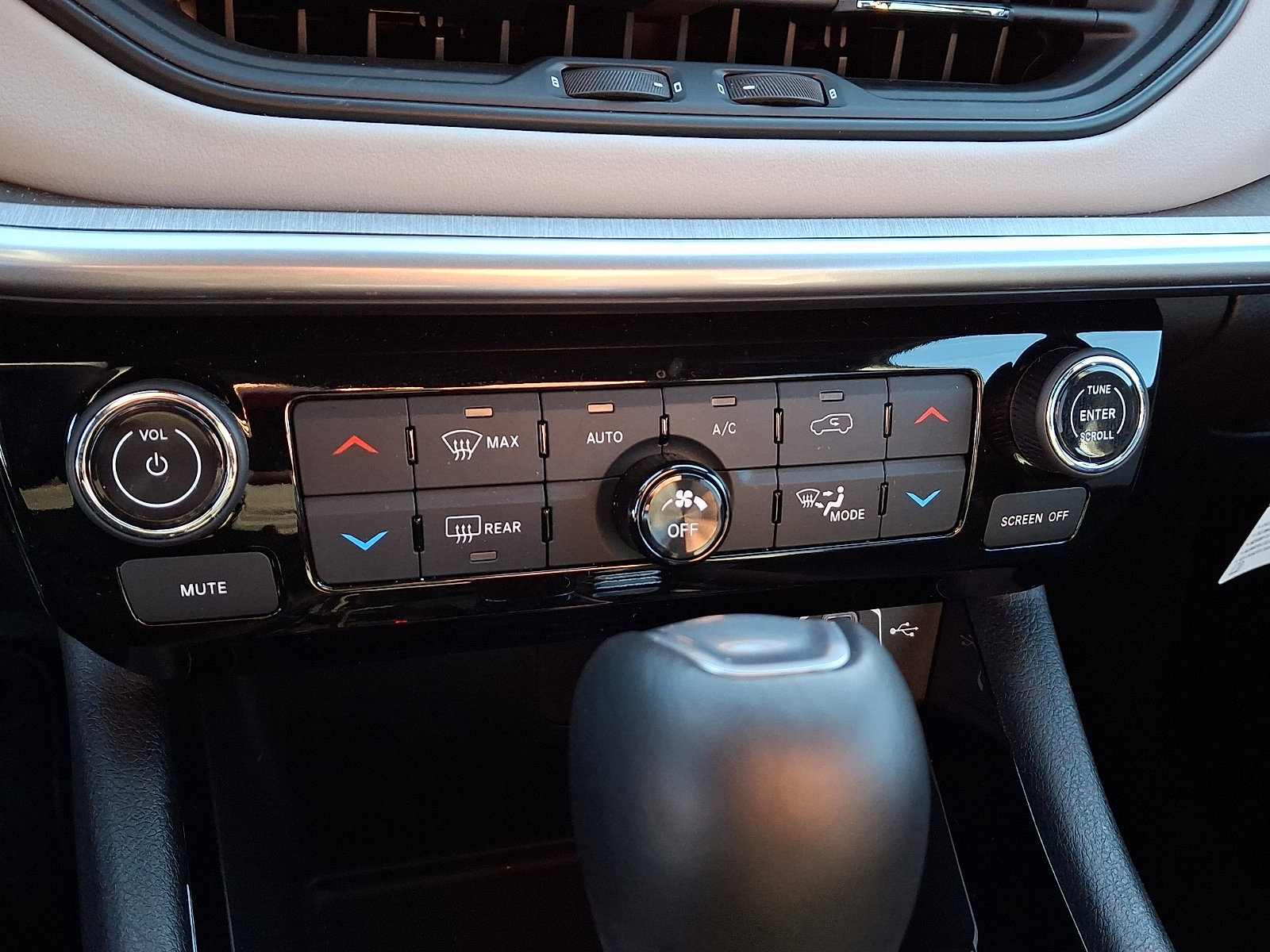 Used 2025 Jeep Compass Limited image 15