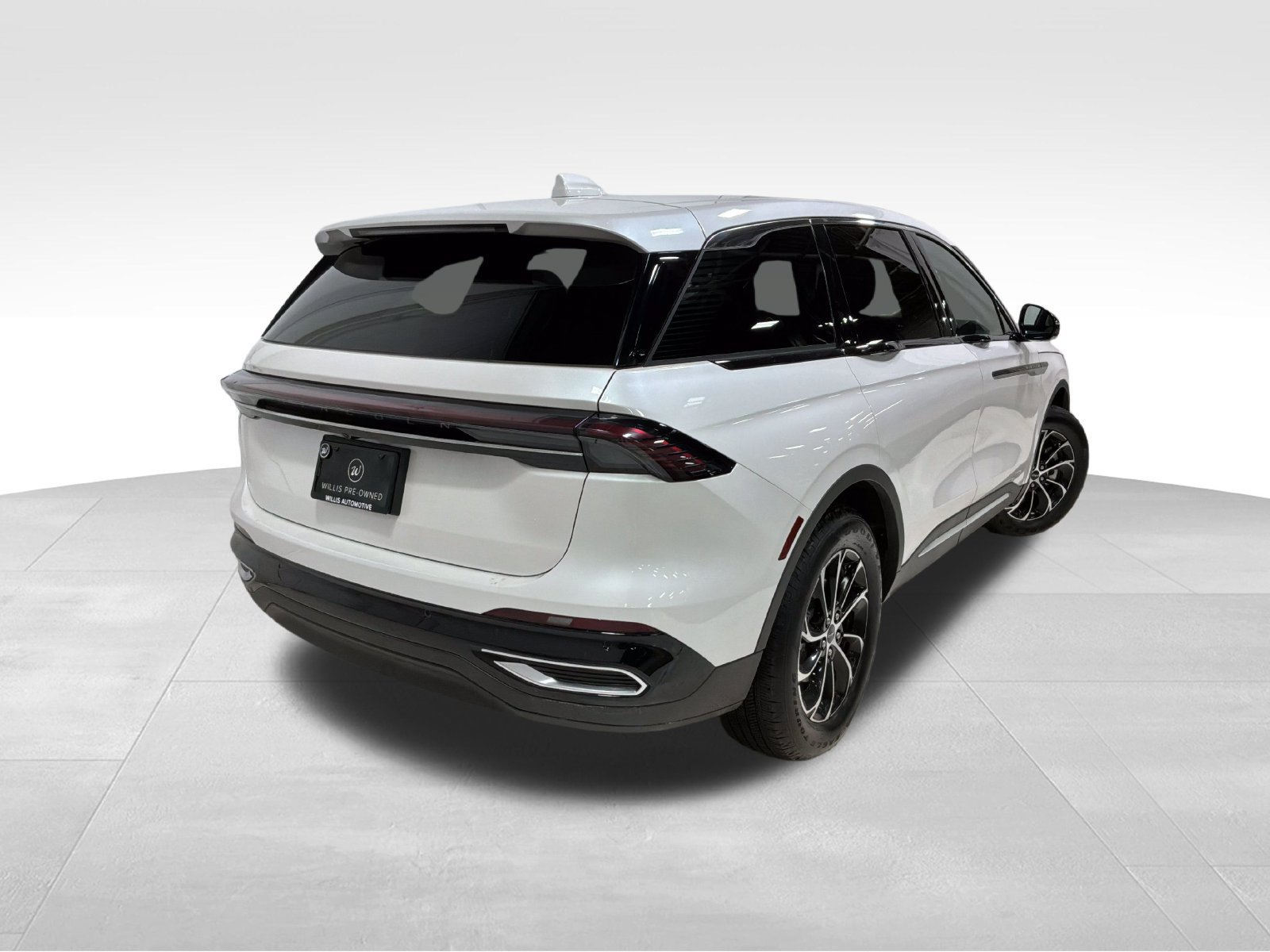 Used 2025 Lincoln Nautilus Premier AWD/4WD image 5