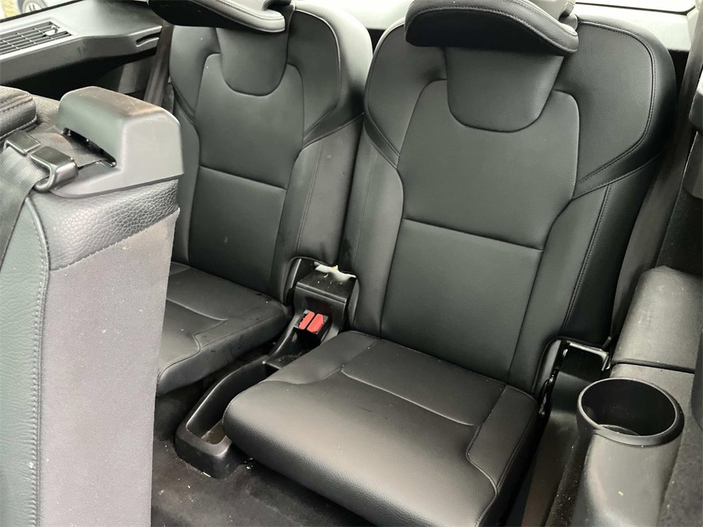 Used 2016 Volvo XC90 T6 Momentum w/ Momentum Plus Package image 19