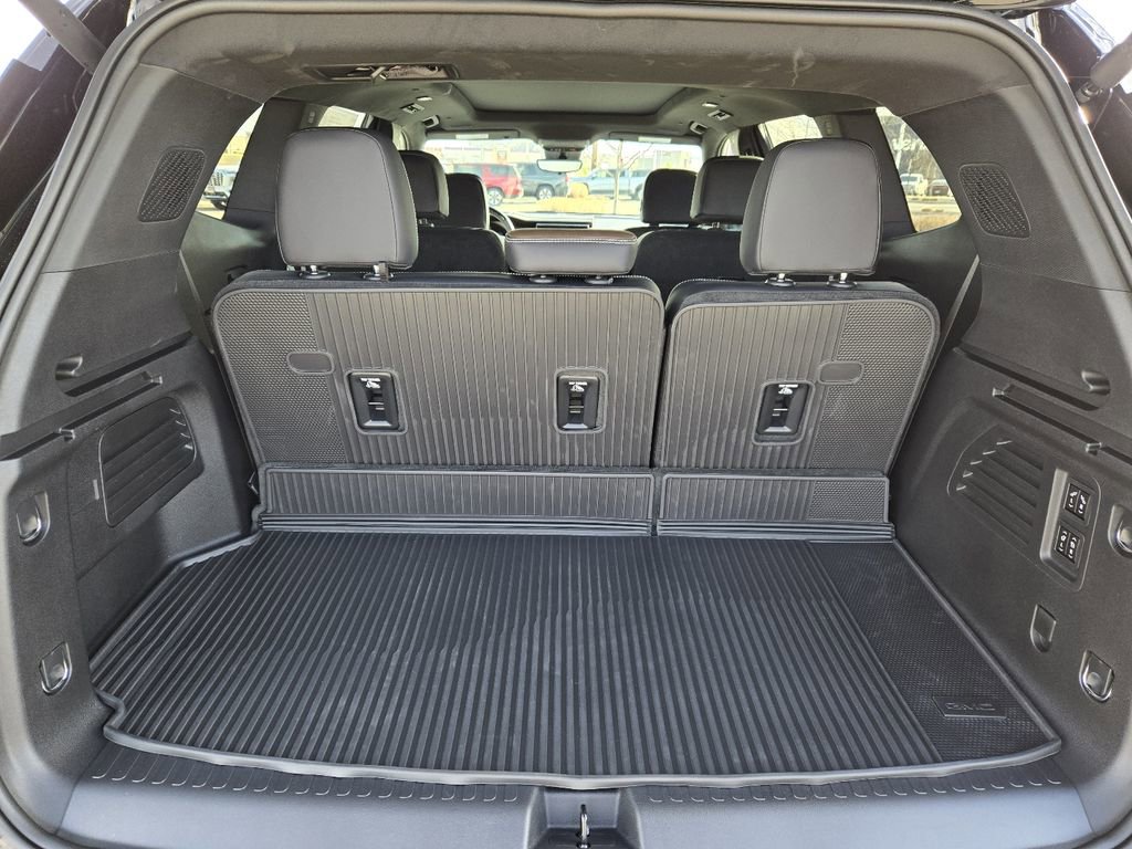New 2026 GMC Acadia Denali Ultimate w/ LPO, Floor Liner Package AWD/4WD image 10