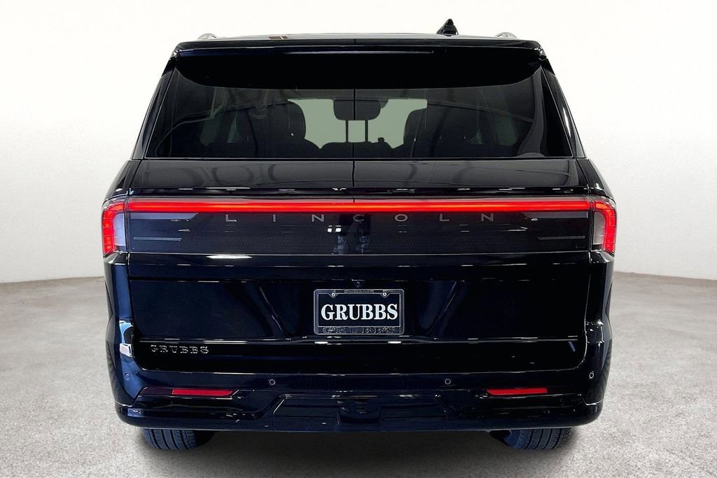 Used 2025 Lincoln Navigator Reserve image 6