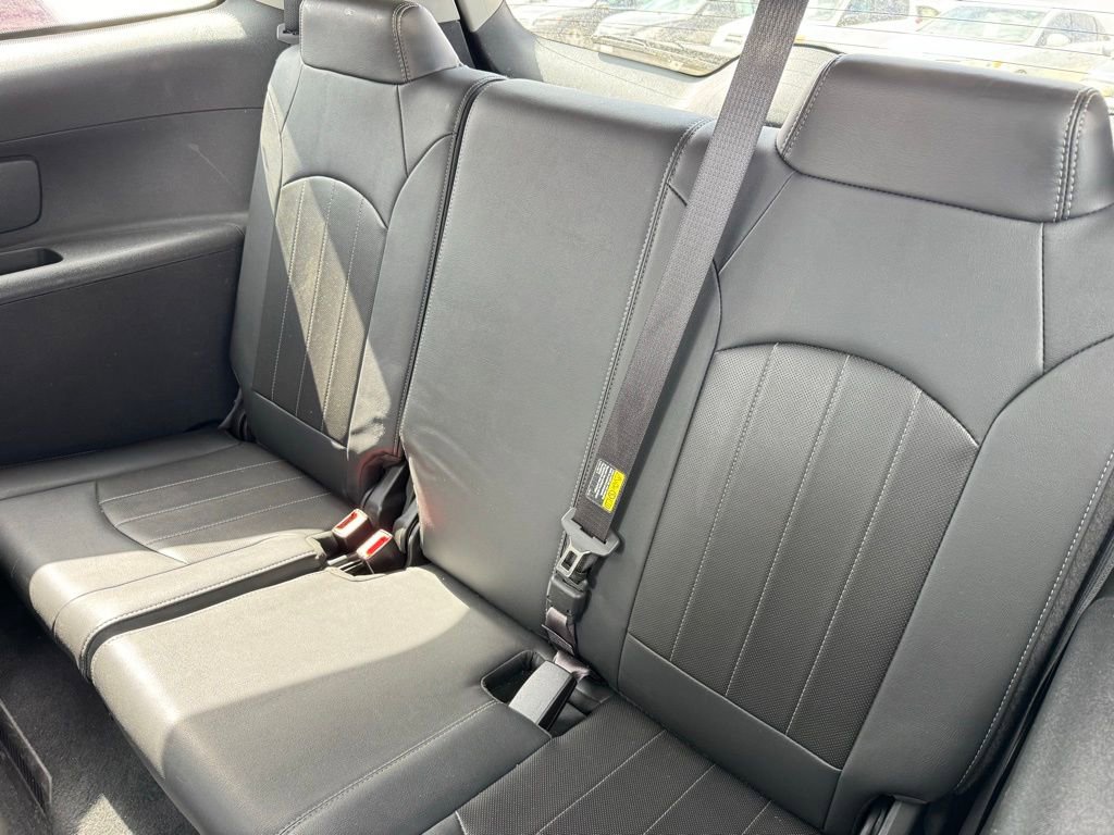 Used 2017 Buick Enclave Leather AWD/4WD image 8