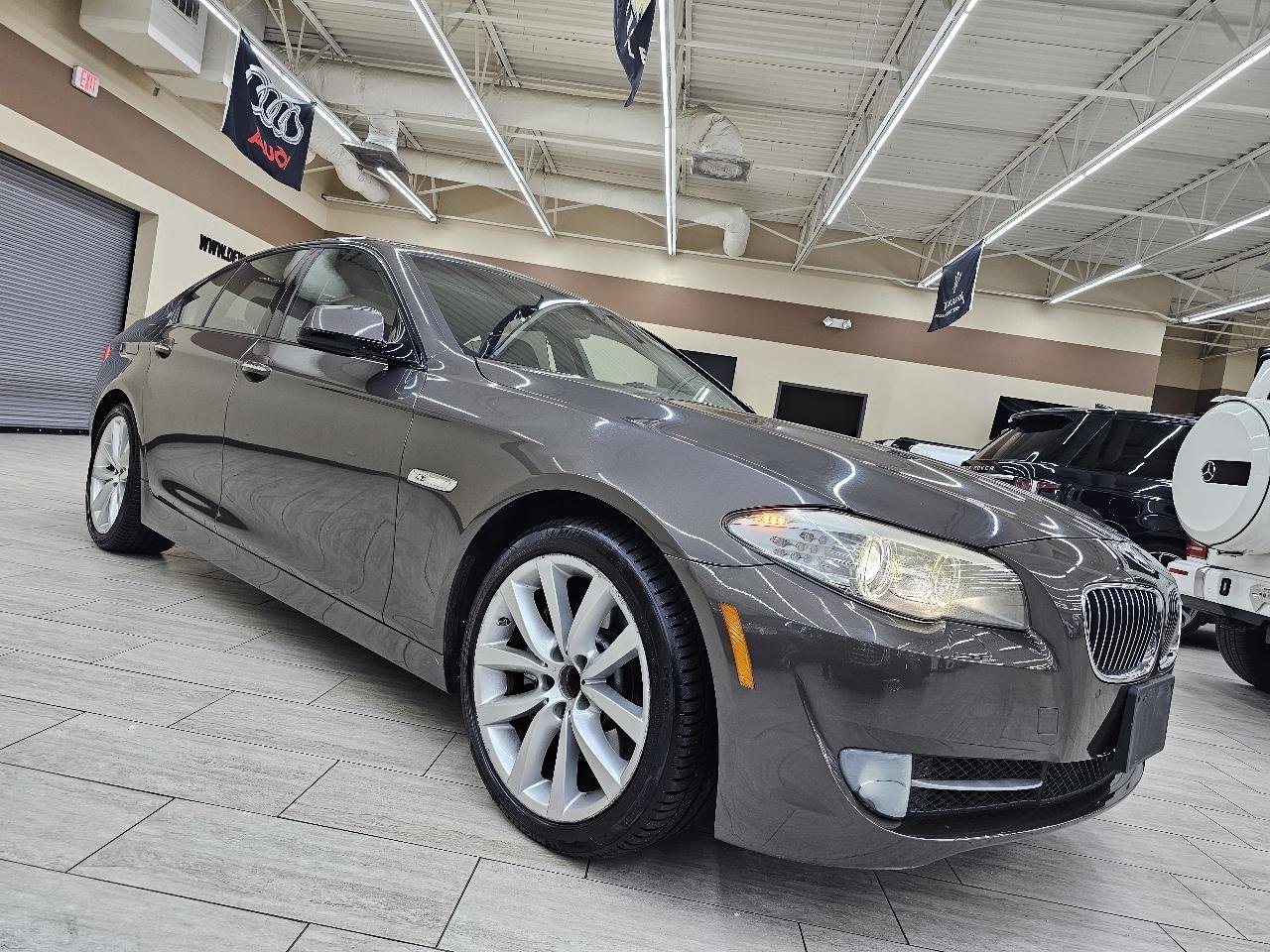 Used 2011 BMW 535i Sedan RWD image 4
