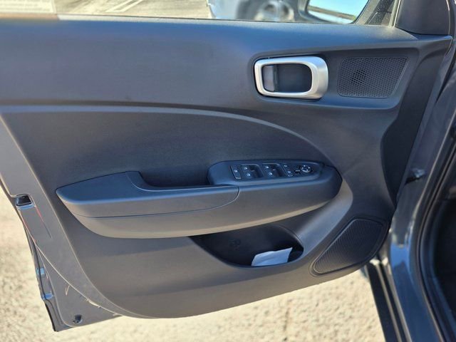 New 2026 Hyundai Venue SE FWD image 17