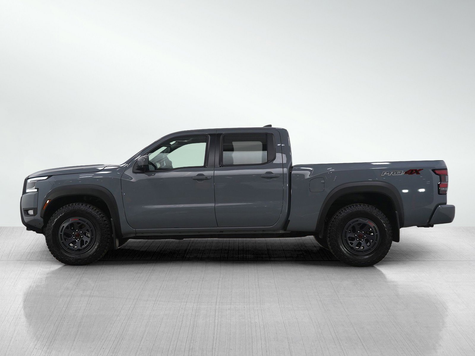 Used 2025 Nissan Frontier PRO-4X w/ Pro Premium Package image 2