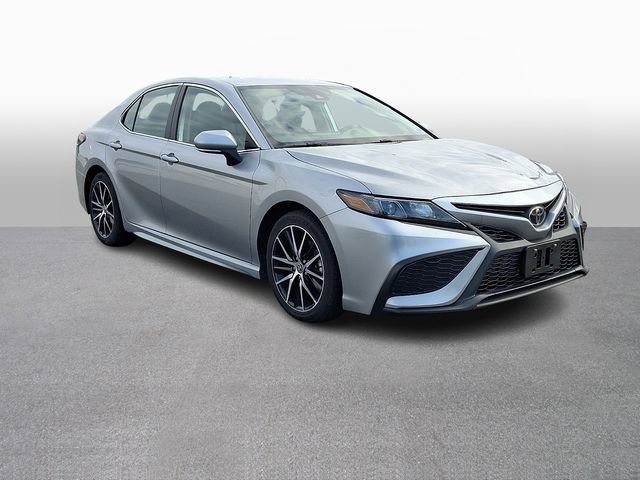 Used 2023 Toyota Camry SE image 3