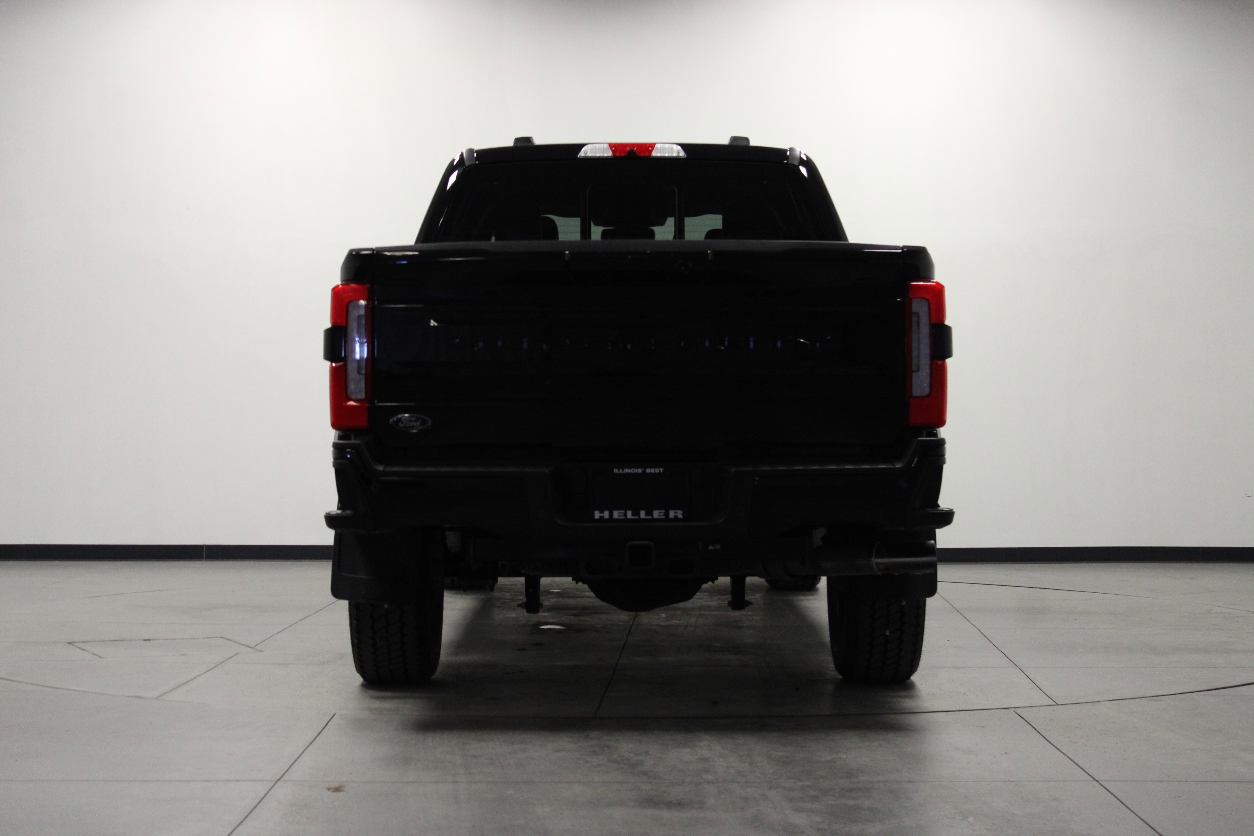 Used 2025 Ford F250 Platinum w/ FX4 Off-Road Package image 5