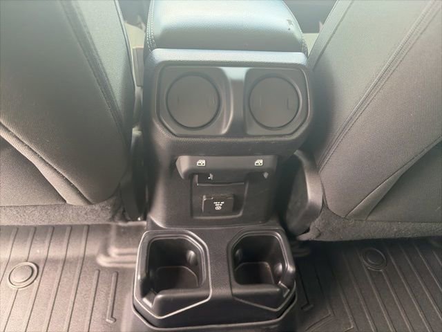 Used 2019 Jeep Wrangler Unlimited Sahara AWD/4WD image 13