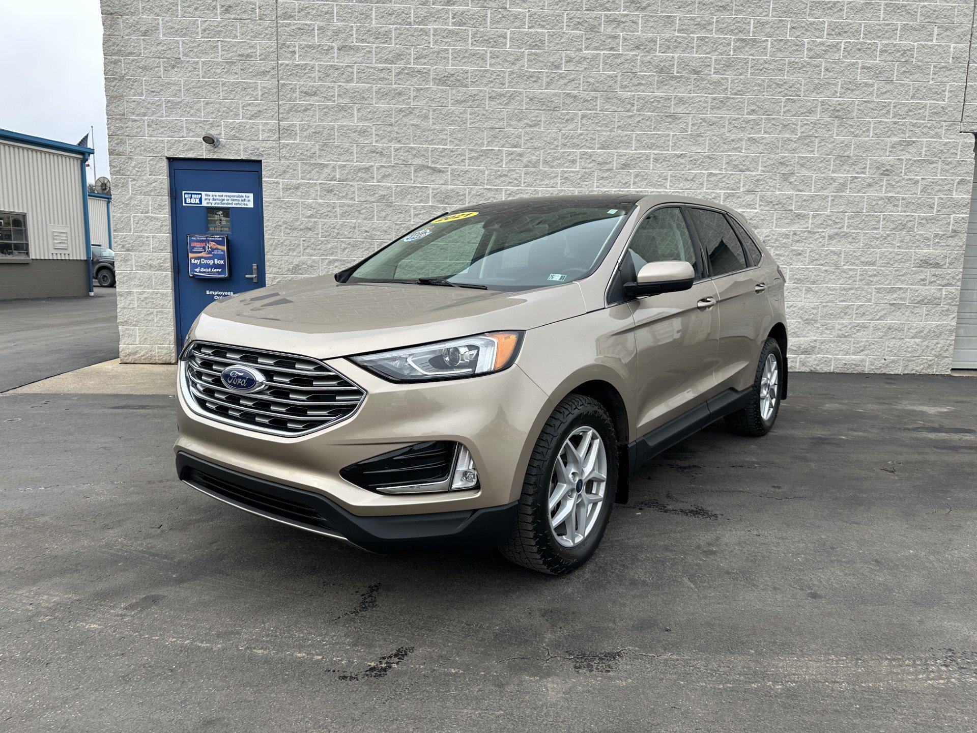 Certified 2021 Ford Edge SEL w/ Convenience Package image 2