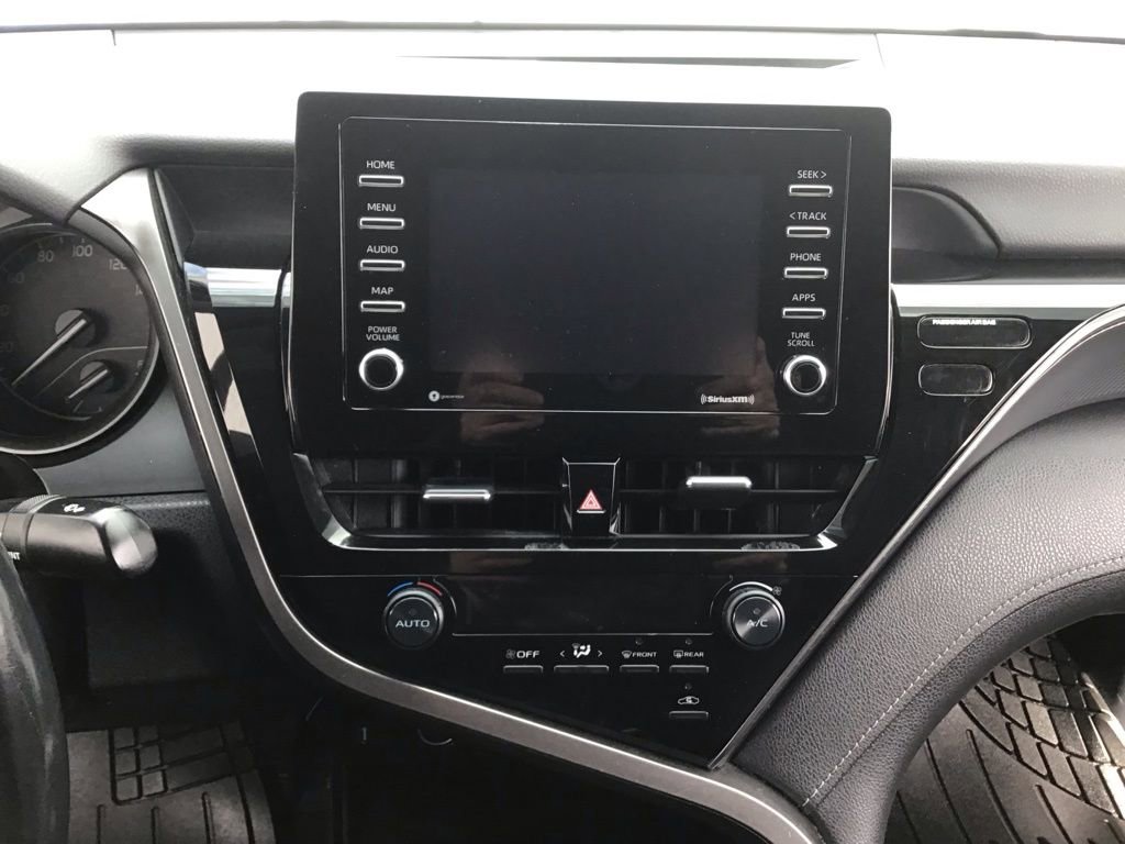 Used 2021 Toyota Camry SE image 22