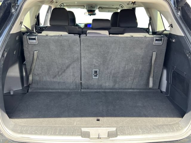 Certified 2025 Toyota Highlander LE FWD image 19
