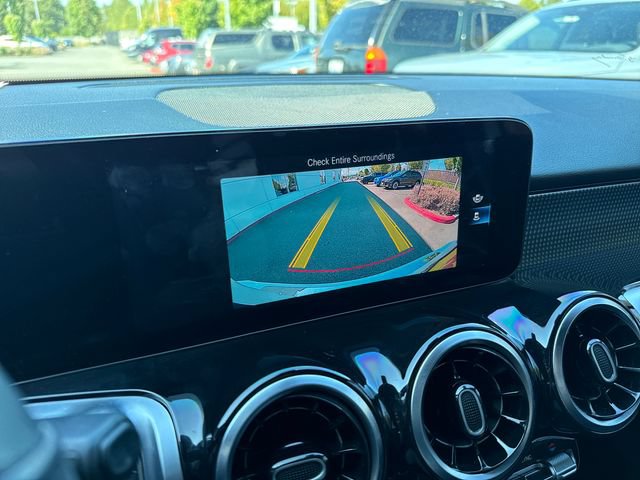 Used 2022 Mercedes-Benz GLB 250 4MATIC w/ Premium Package Lite image 22