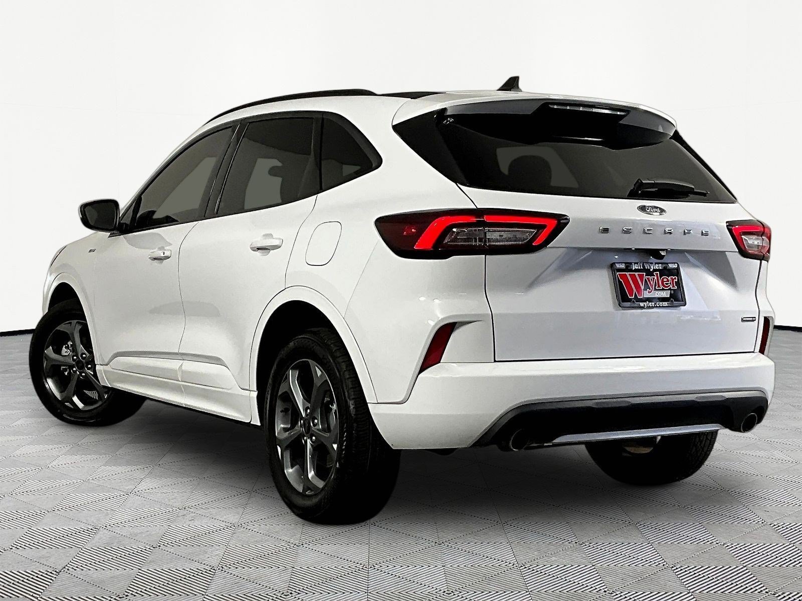 Used 2023 Ford Escape ST-Line Select AWD/4WD image 4