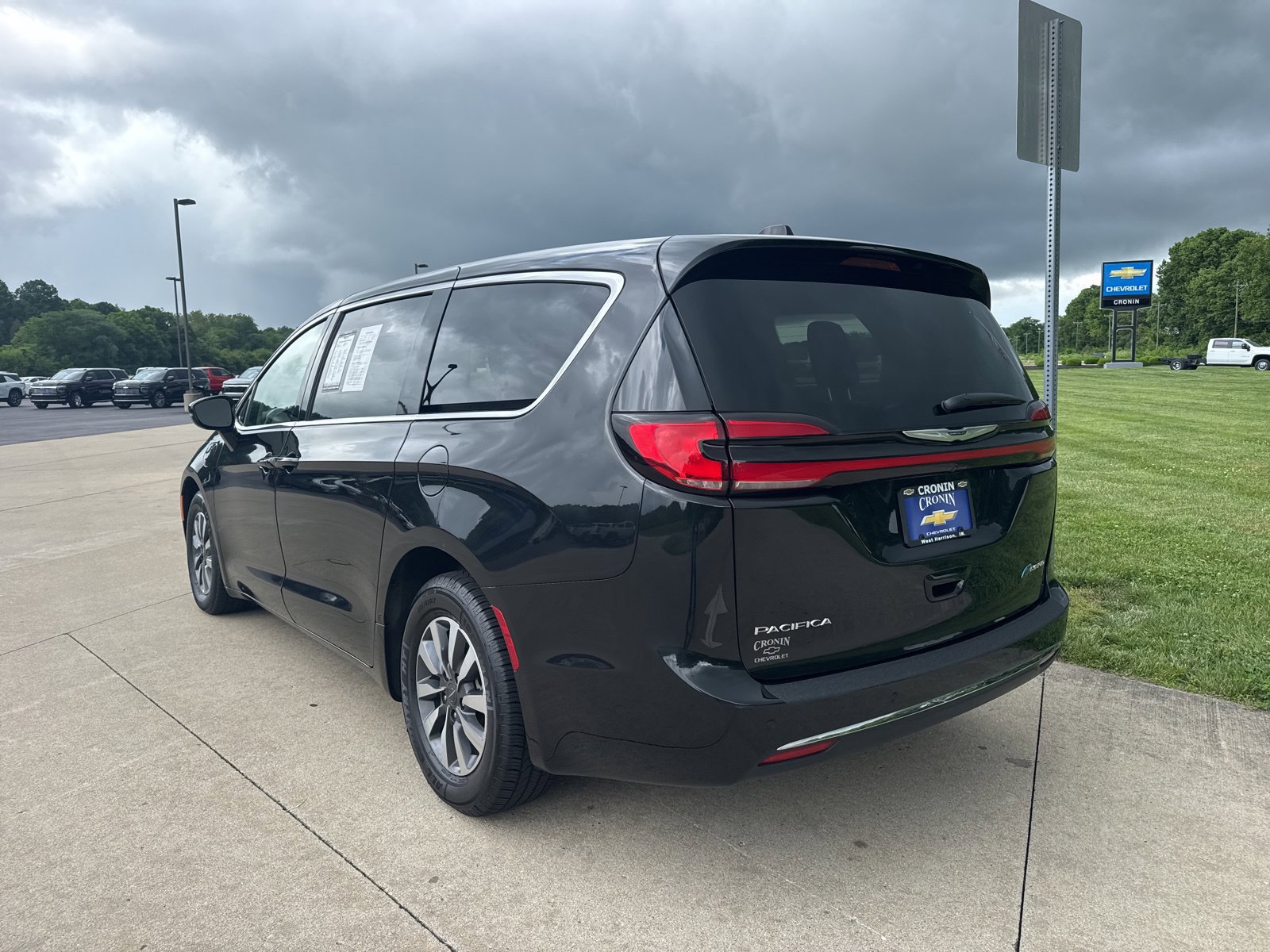 Used 2024 Chrysler Pacifica Limited FWD image 10