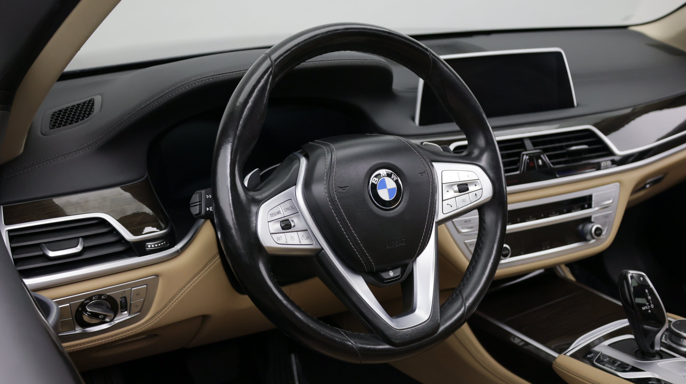Used 2022 BMW 740i w/ Premium Package RWD image 11