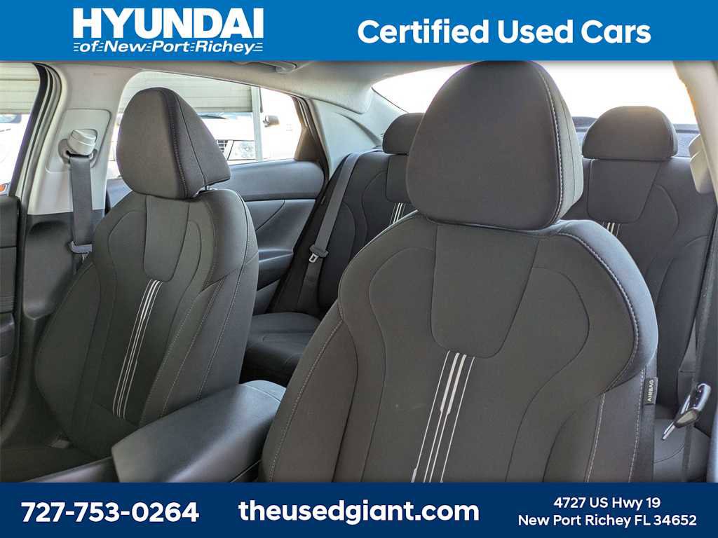 Certified 2025 Hyundai Elantra SEL image 7