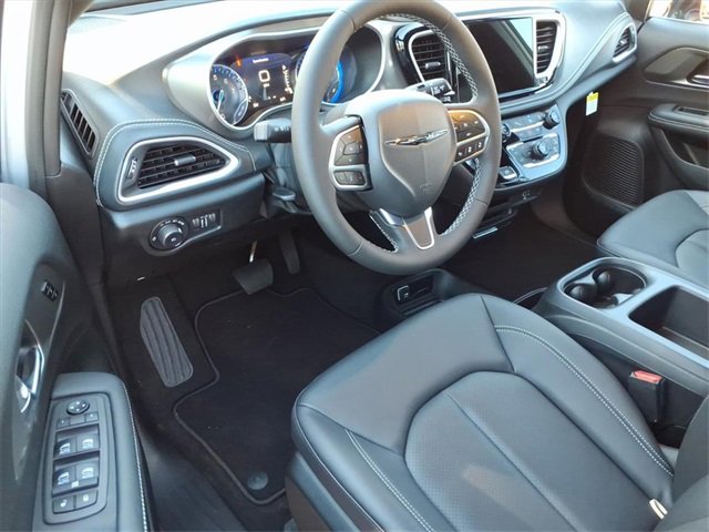 New 2026 Chrysler Pacifica Select image 15
