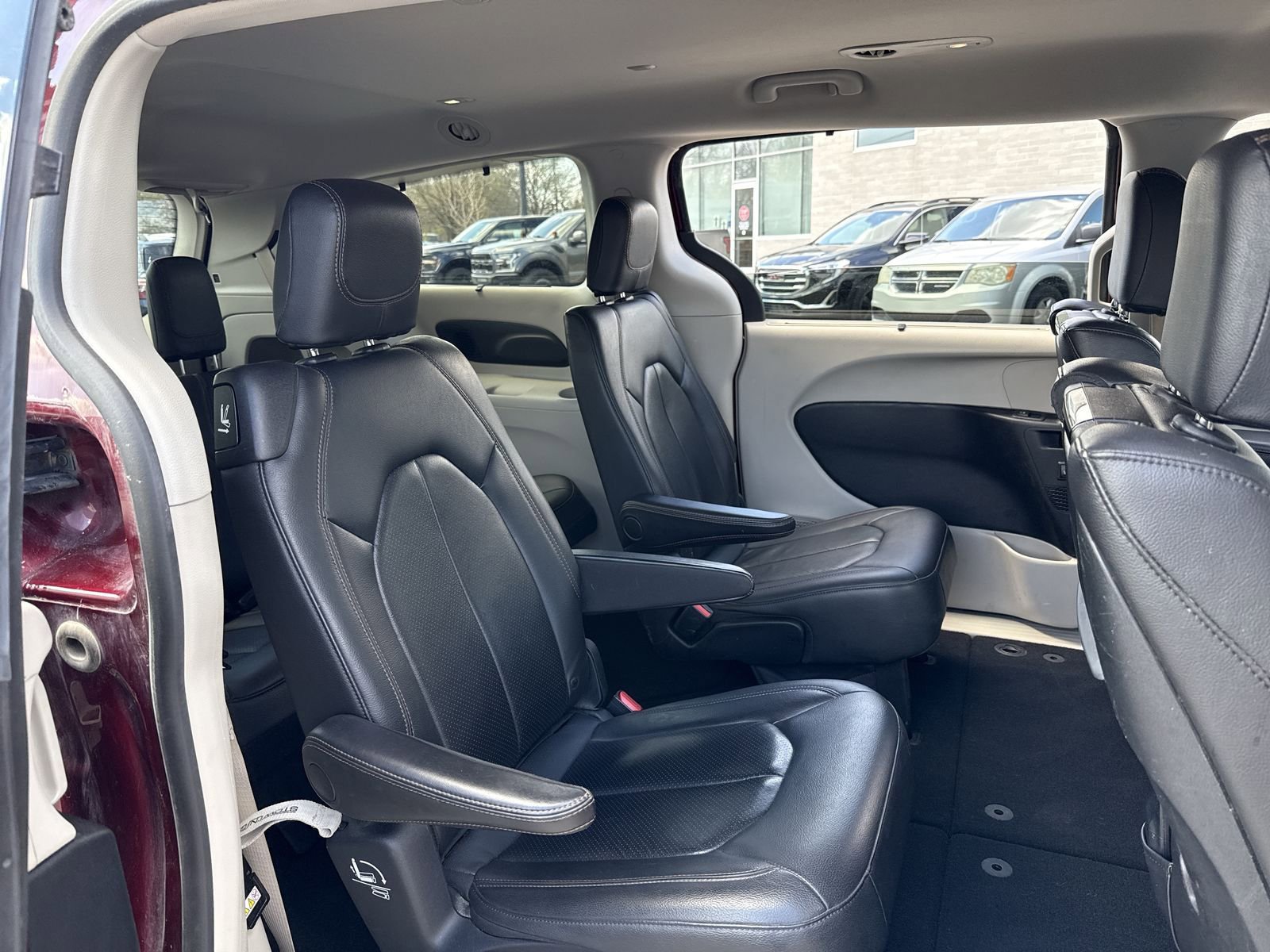 Used 2018 Chrysler Pacifica Touring-L Plus w/ Tire & Wheel Group image 27