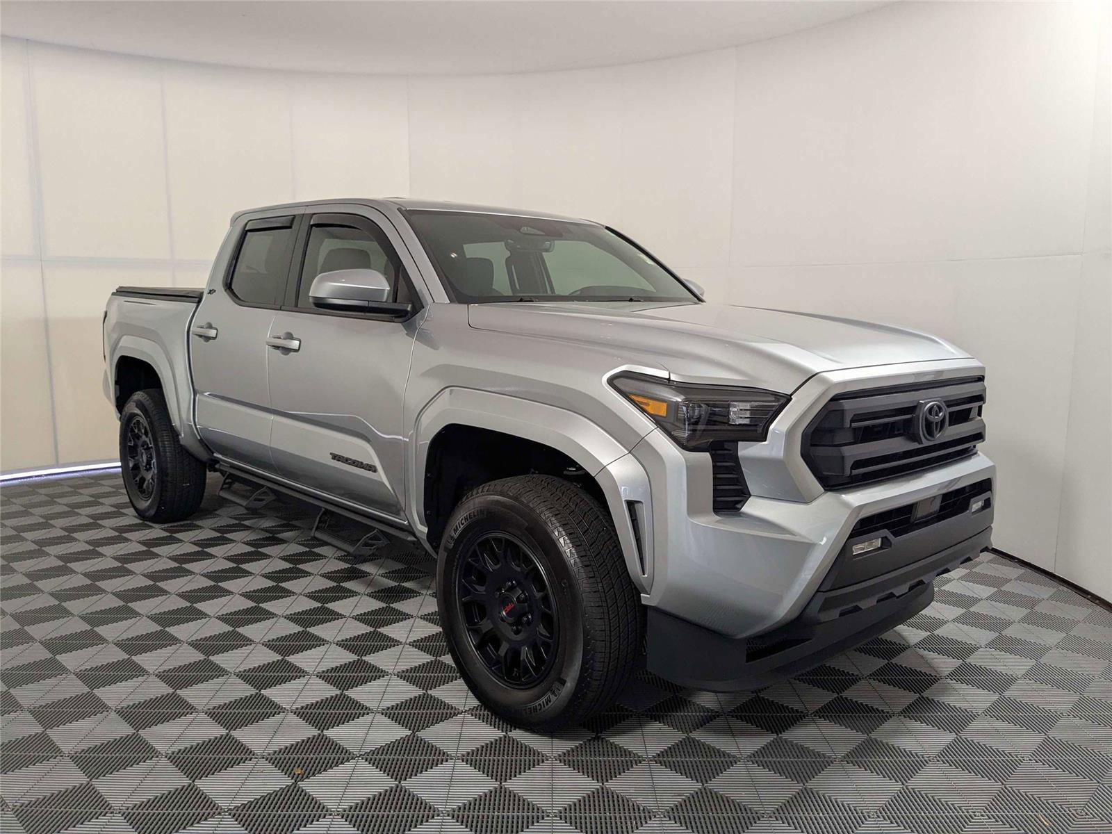 Certified 2024 Toyota Tacoma SR5 AWD/4WD image 3