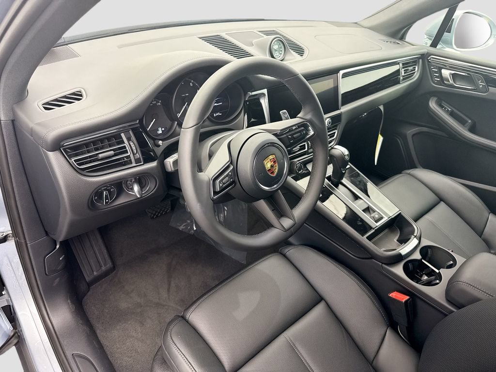 Used 2026 Porsche Macan AWD/4WD image 4