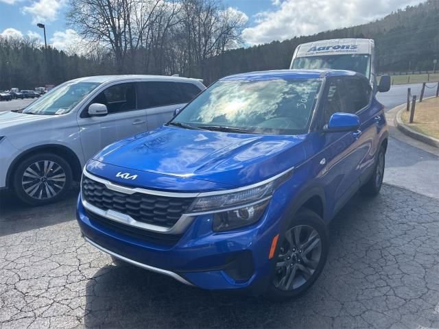 Used 2023 Kia Seltos LX image 2