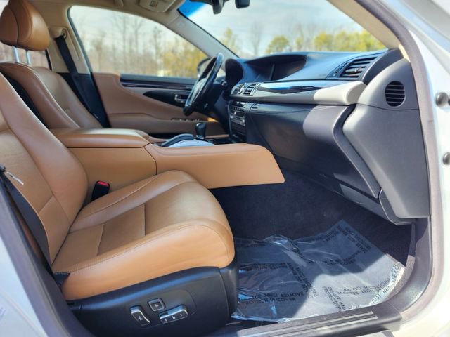 Used 2016 Lexus LS 460 L w/ Ultra Luxury Package image 11