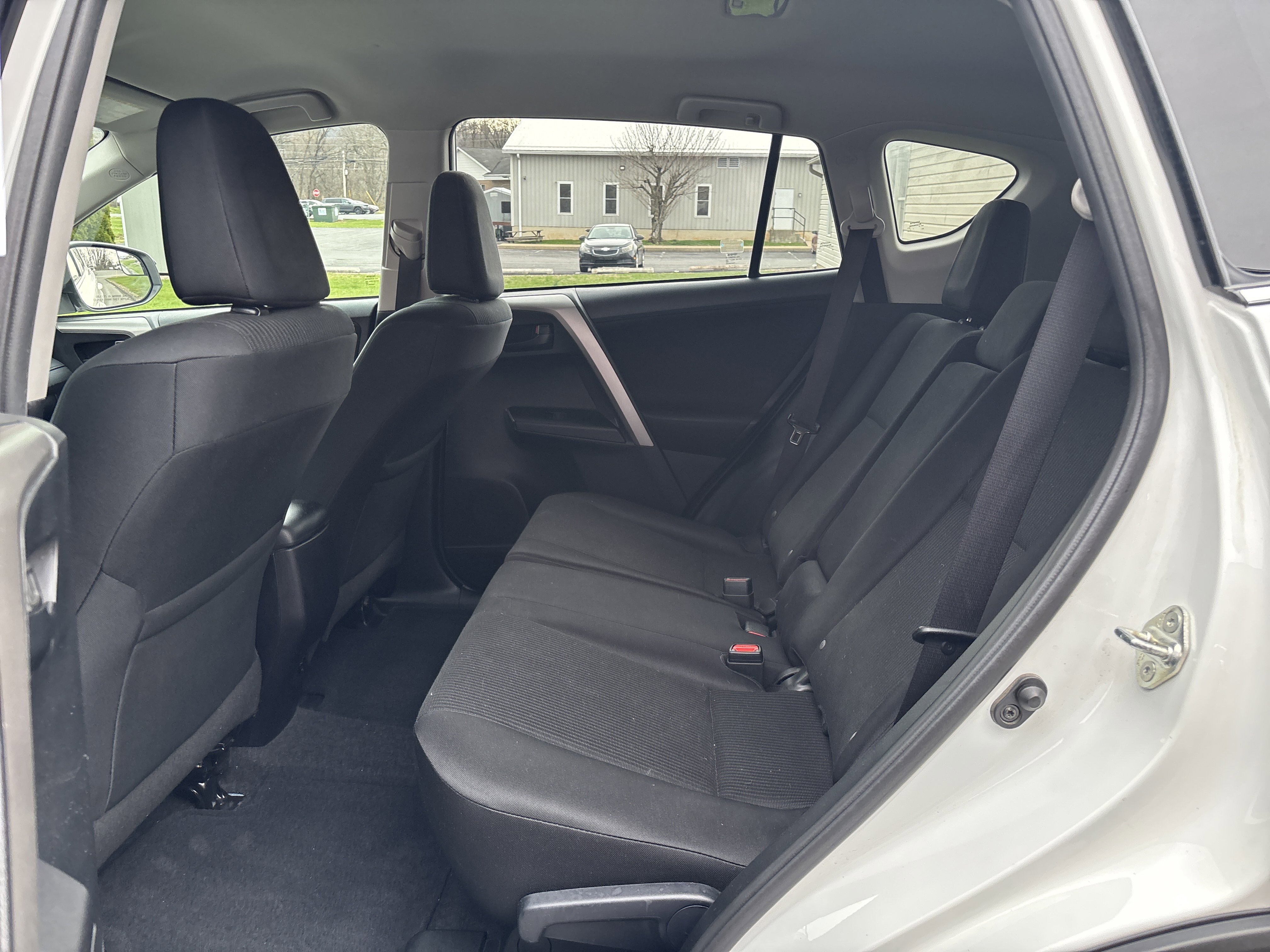 Used 2016 Toyota RAV4 LE image 14