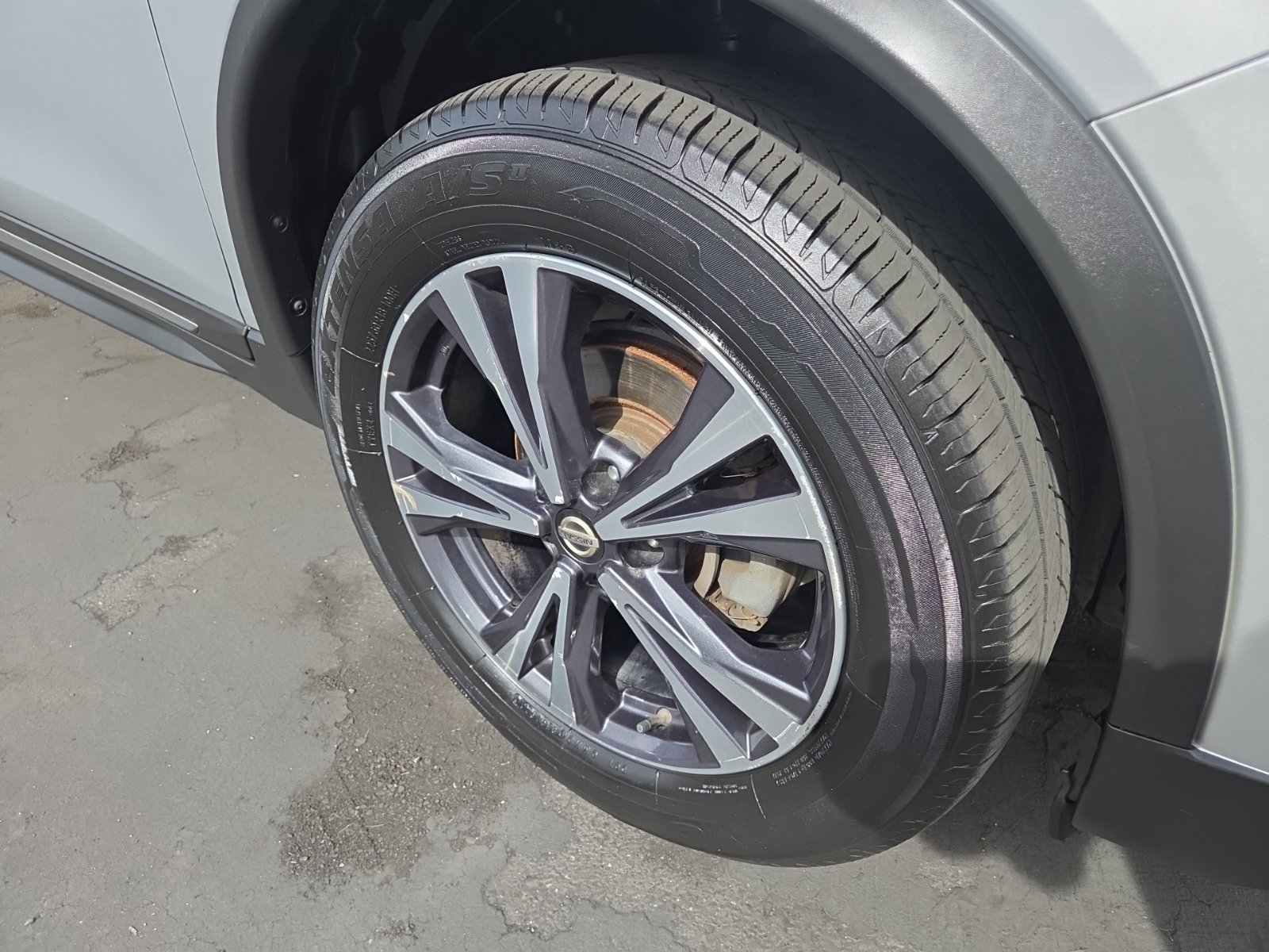 Used 2018 Nissan Rogue SL AWD/4WD image 2