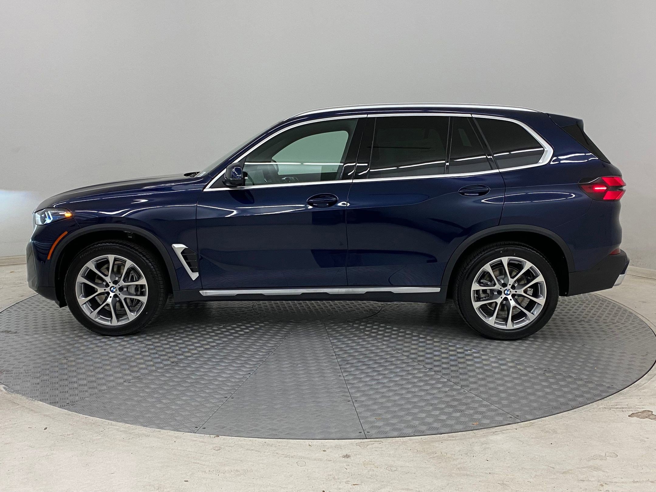 Used 2026 BMW X5 xDrive40i w/ Climate Comfort Package image 2