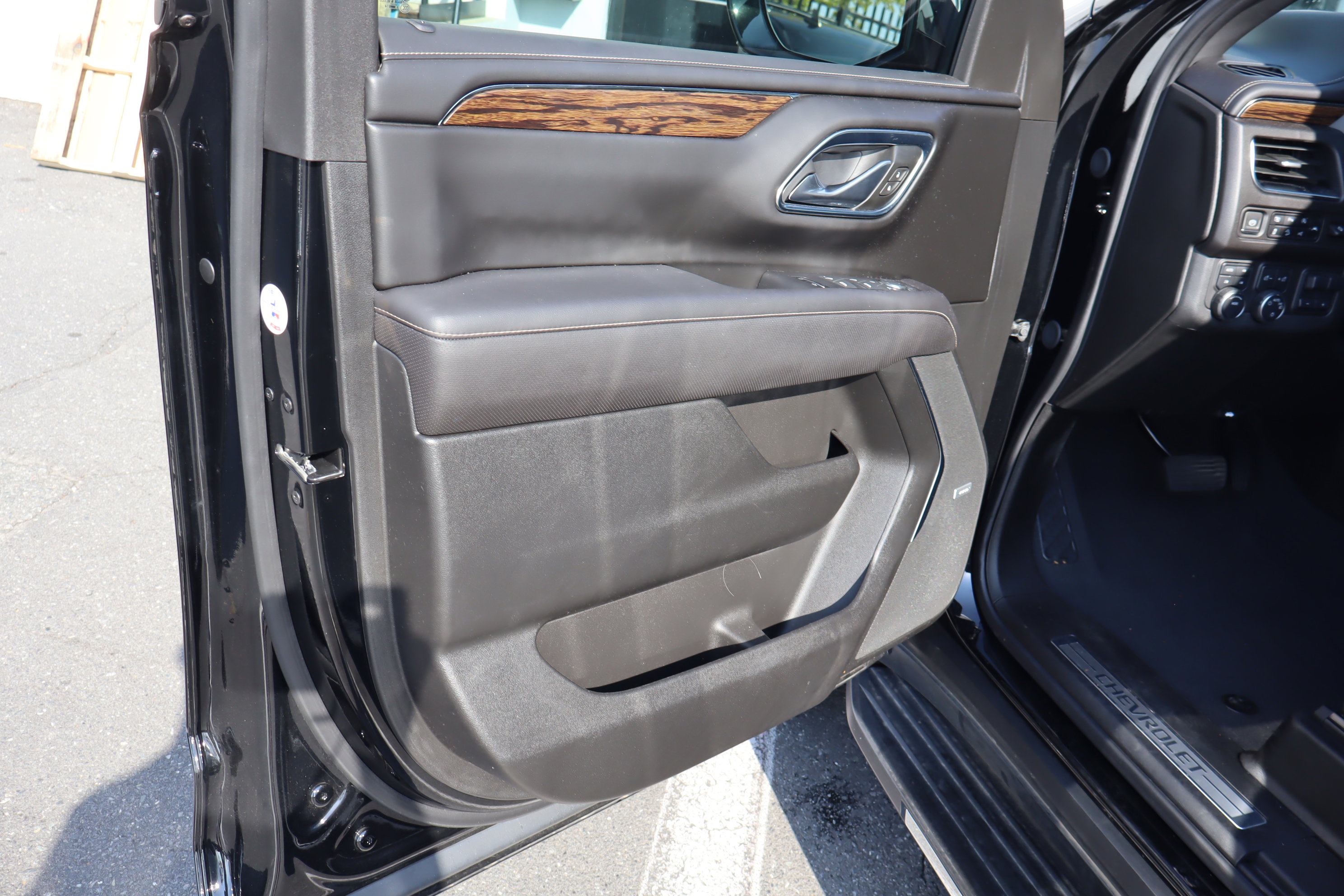 Certified 2024 Chevrolet Suburban Premier w/ Advanced Technology Package image 18