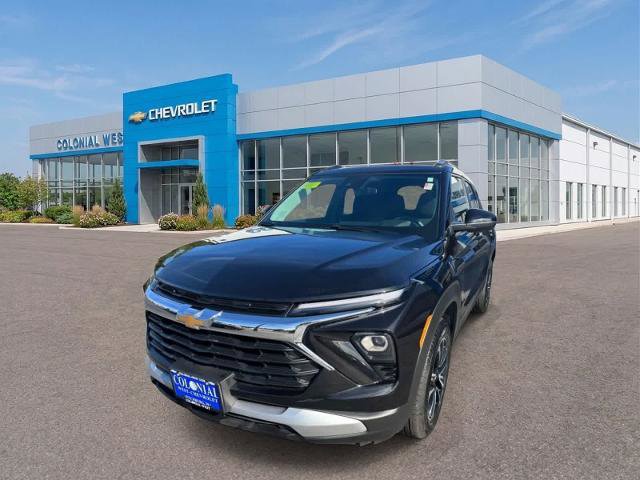 Used 2025 Chevrolet TrailBlazer LT AWD/4WD image 2