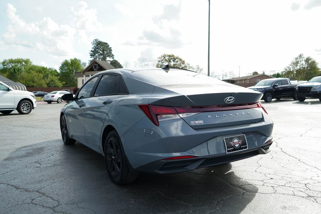 Used 2022 Hyundai Elantra SEL w/ Convenience Package image 3