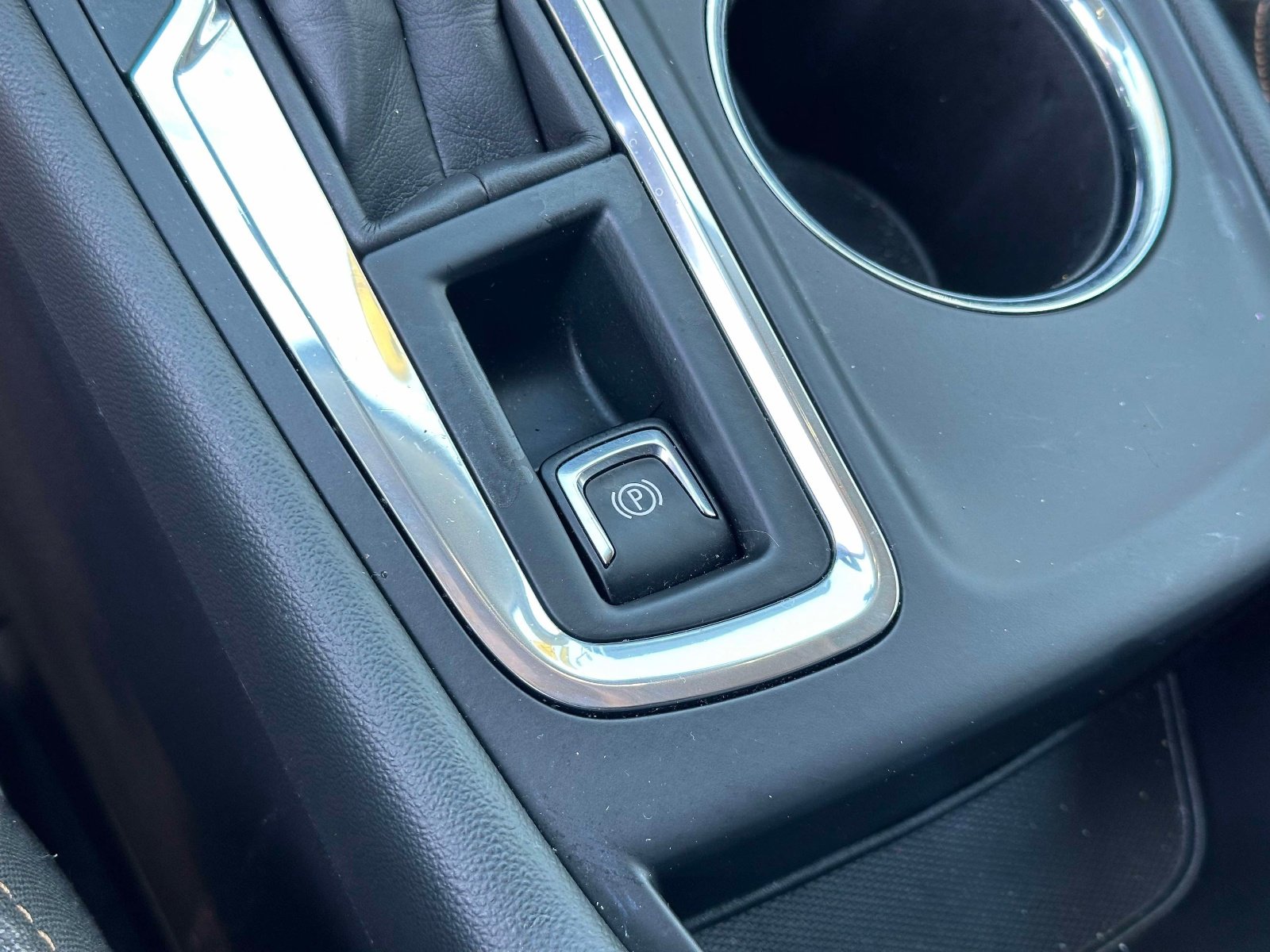 Used 2023 Chevrolet Equinox LT FWD image 34