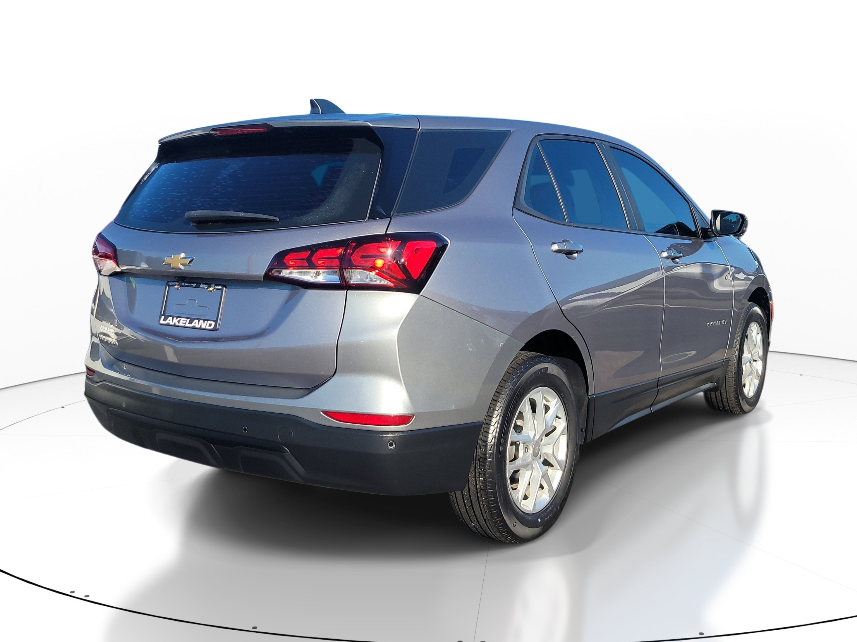 Used 2023 Chevrolet Equinox LS w/ Driver Confidence II Package FWD image 4