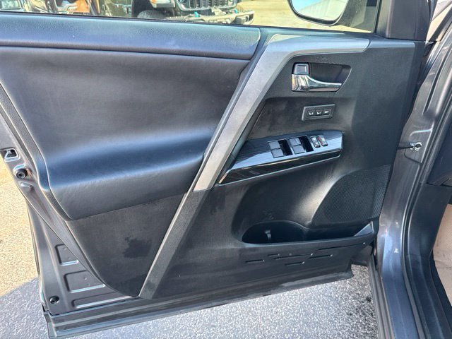 Used 2016 Toyota RAV4 Limited FWD image 8
