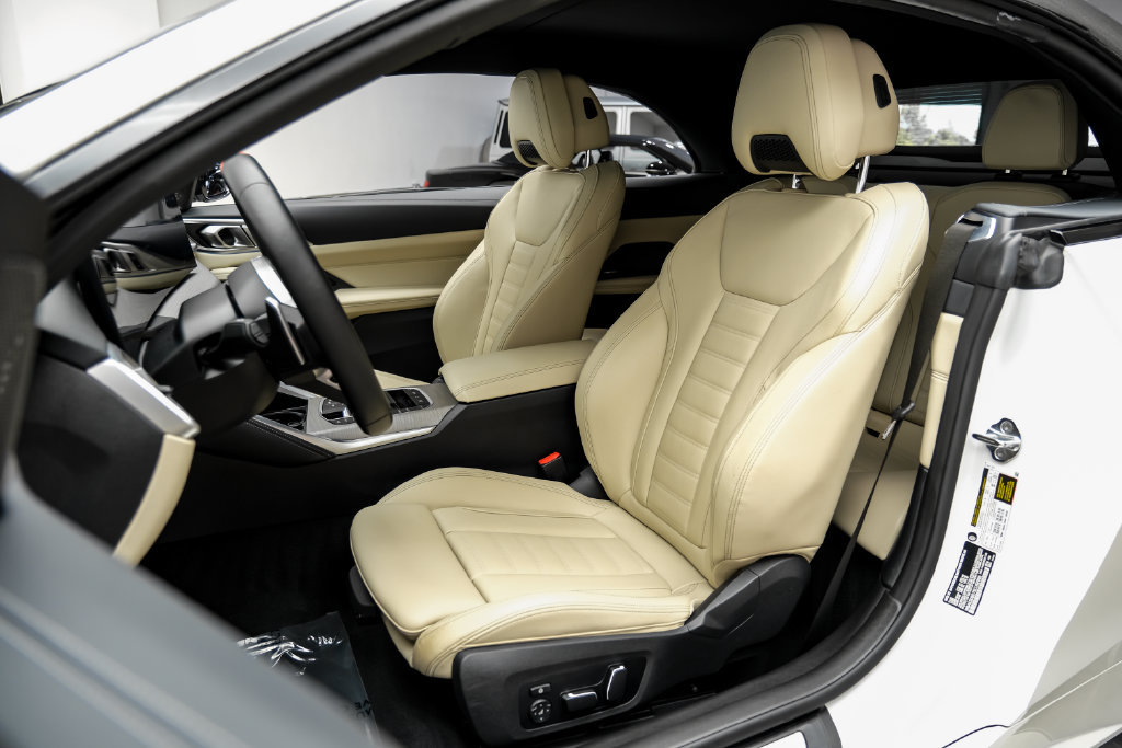 Used 2025 BMW M440i Convertible w/ Premium Package RWD image 42