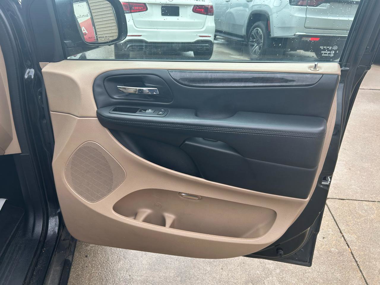 Used 2016 Dodge Grand Caravan SXT image 15