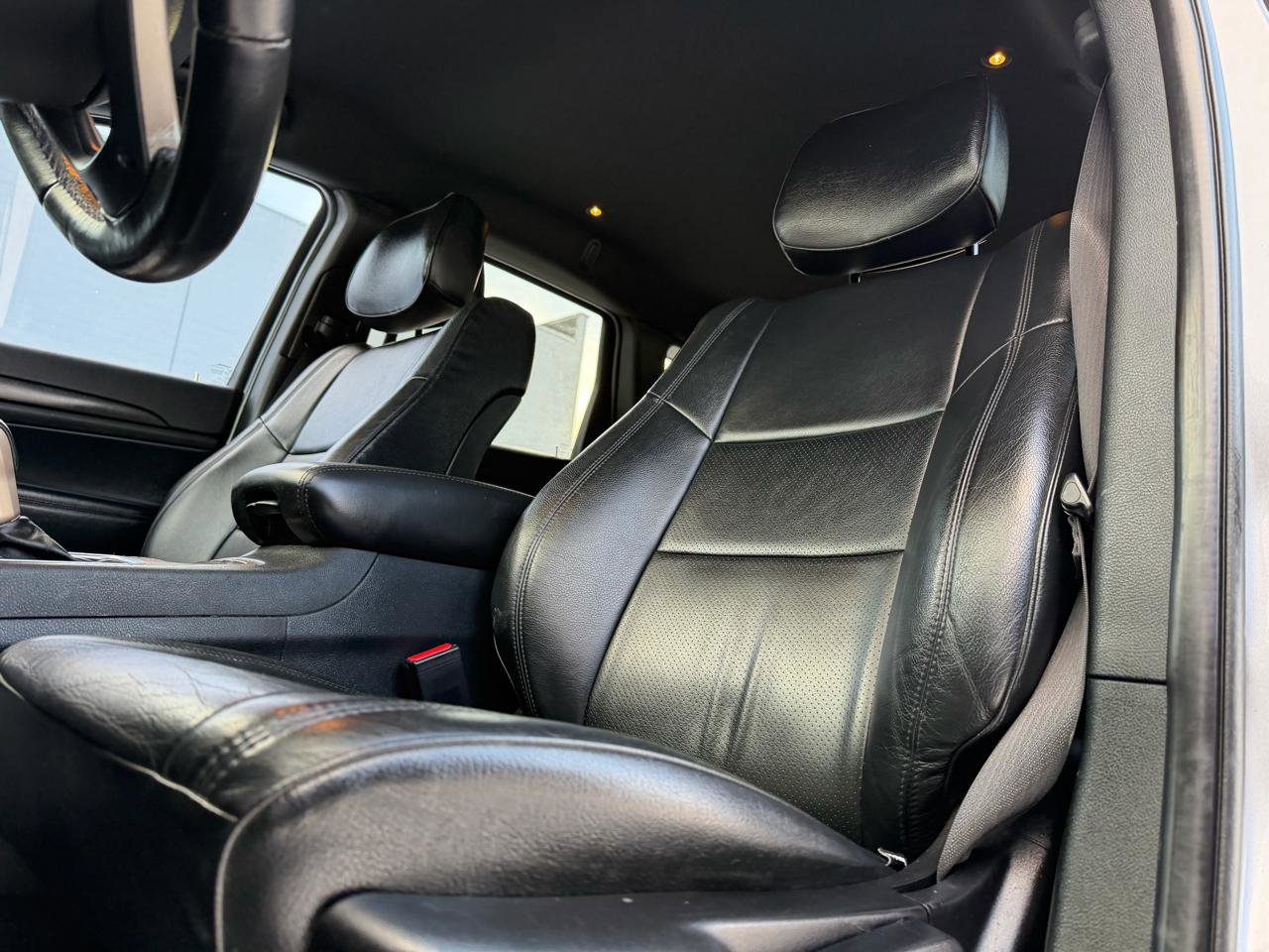 Used 2016 Jeep Grand Cherokee Laredo image 10