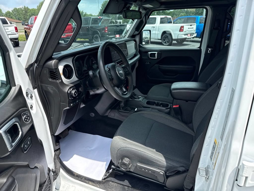 Used 2024 Jeep Wrangler Unlimited AWD/4WD image 11