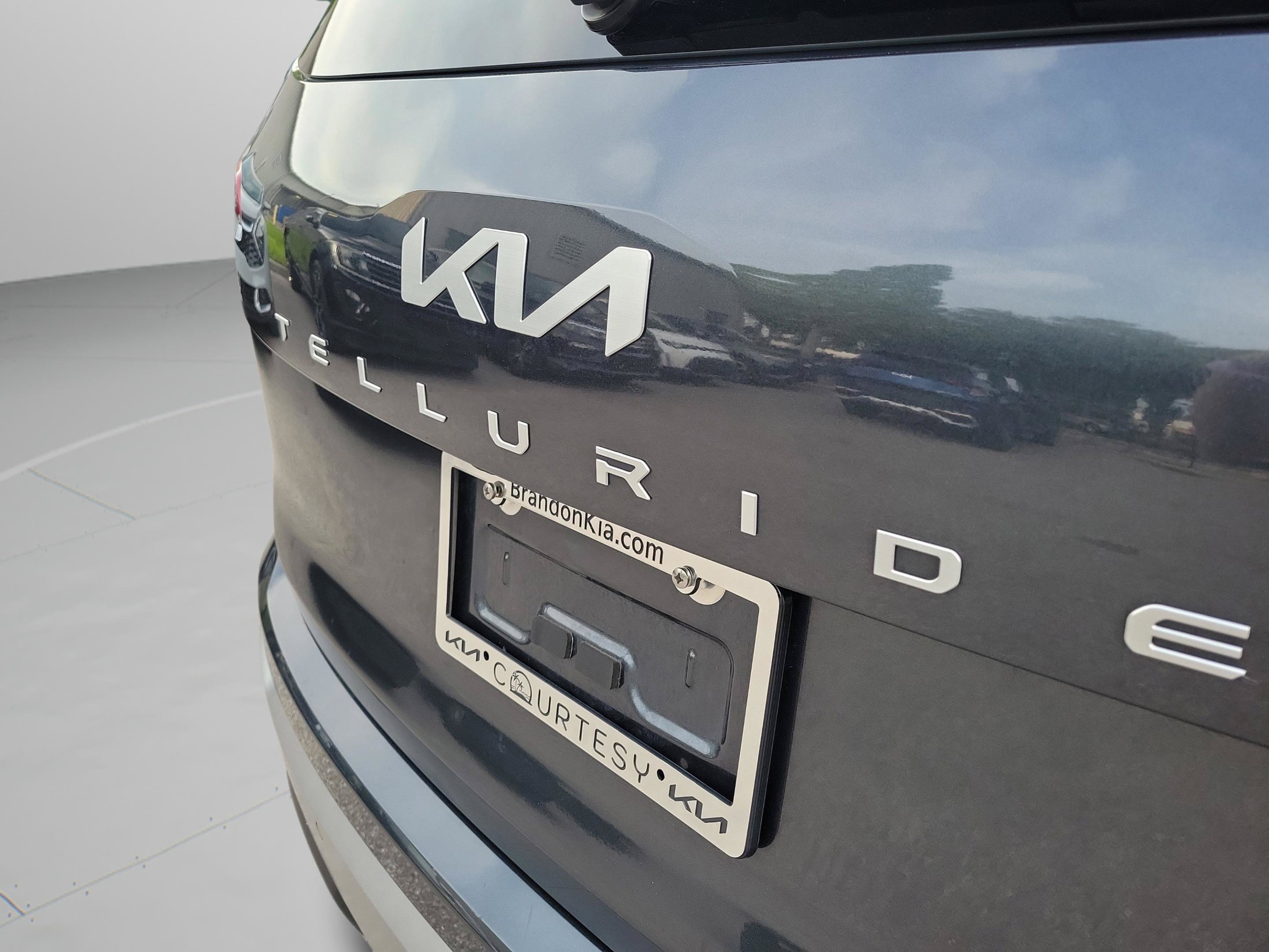 Used 2023 Kia Telluride LX FWD image 16