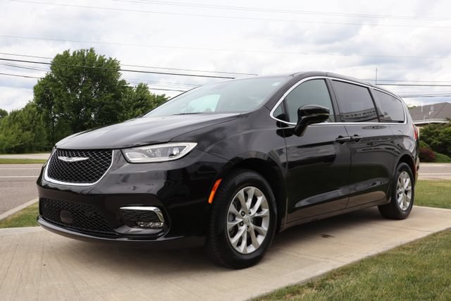 Used 2026 Chrysler Pacifica Select AWD/4WD image 9