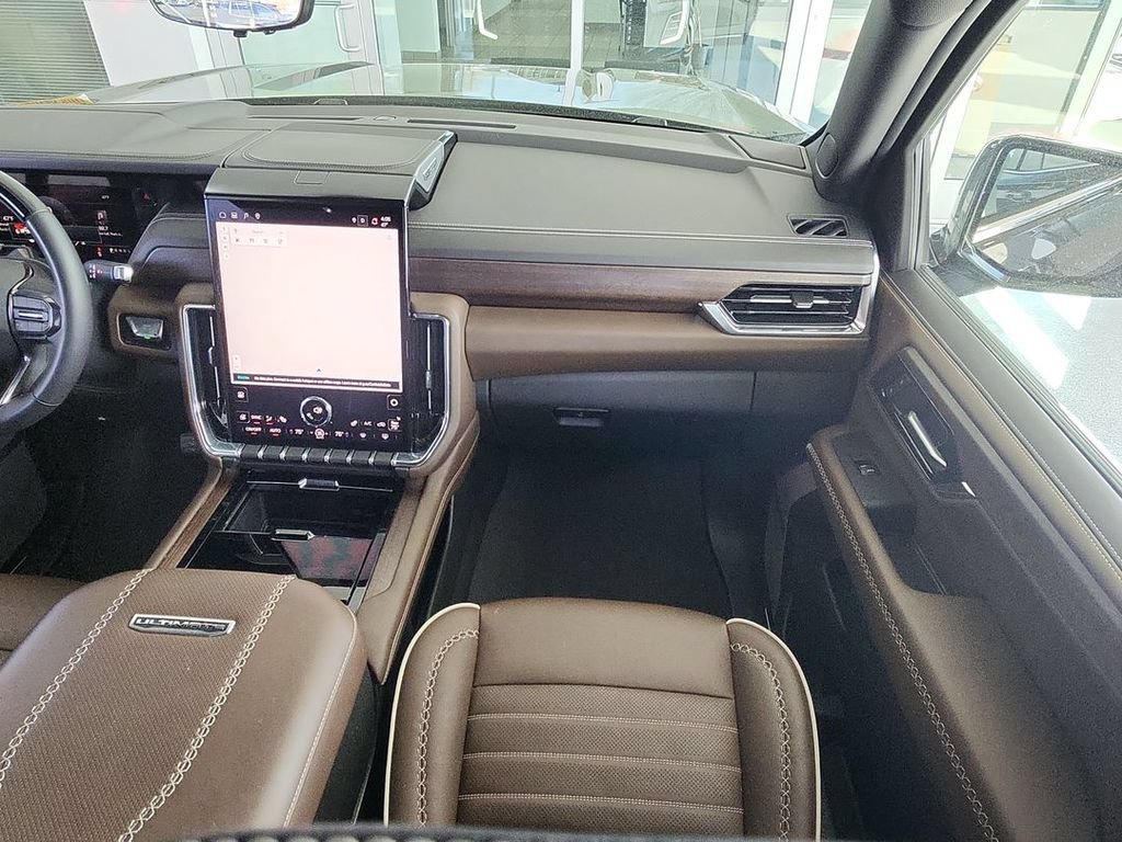 Certified 2025 GMC Yukon Denali Ultimate AWD/4WD image 29