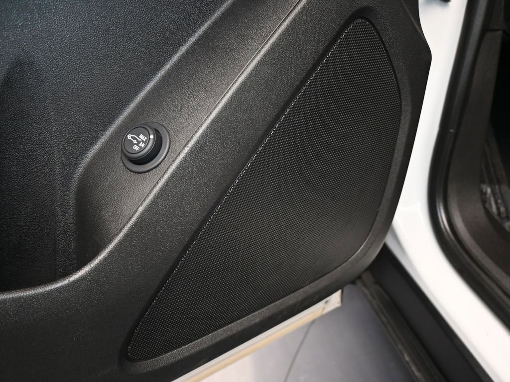 Used 2022 Chevrolet Equinox RS w/ Infotainment Package image 15