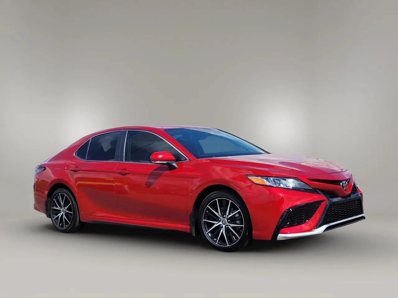 Used 2024 Toyota Camry SE w/ Convenience Package FWD image 6